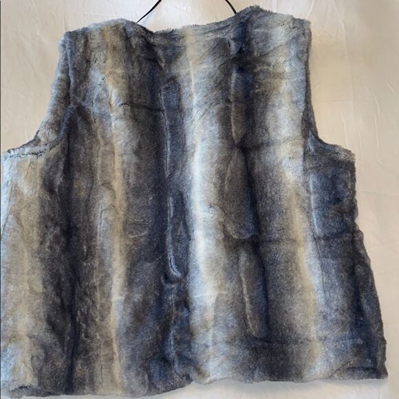 Eric + lane fur vest - Picture 3 of 3